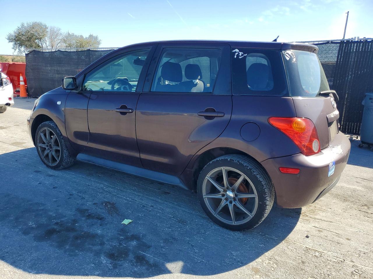 2005 Toyota Scion VIN JTKKT624250094658 photo 2