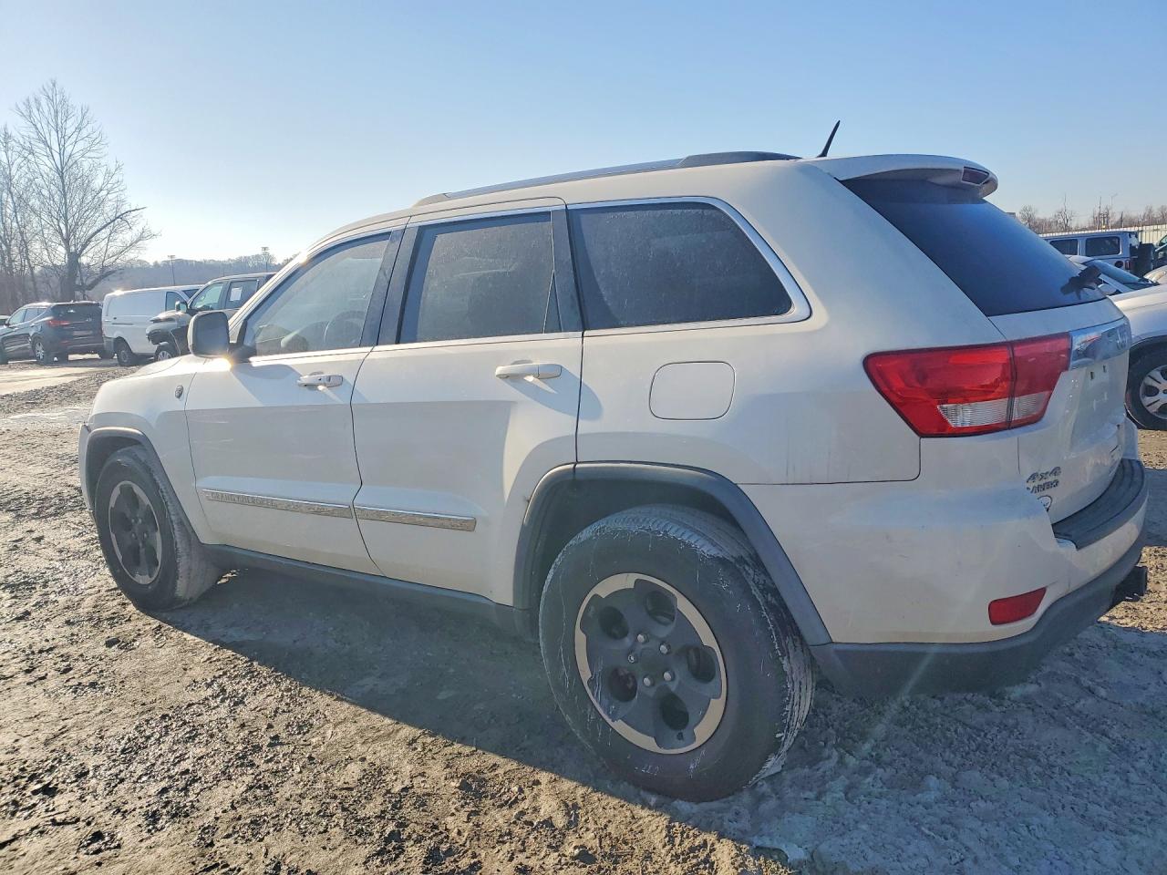 2011 Jeep Grand cher VIN 1J4RR4GG2BC514998 photo 2