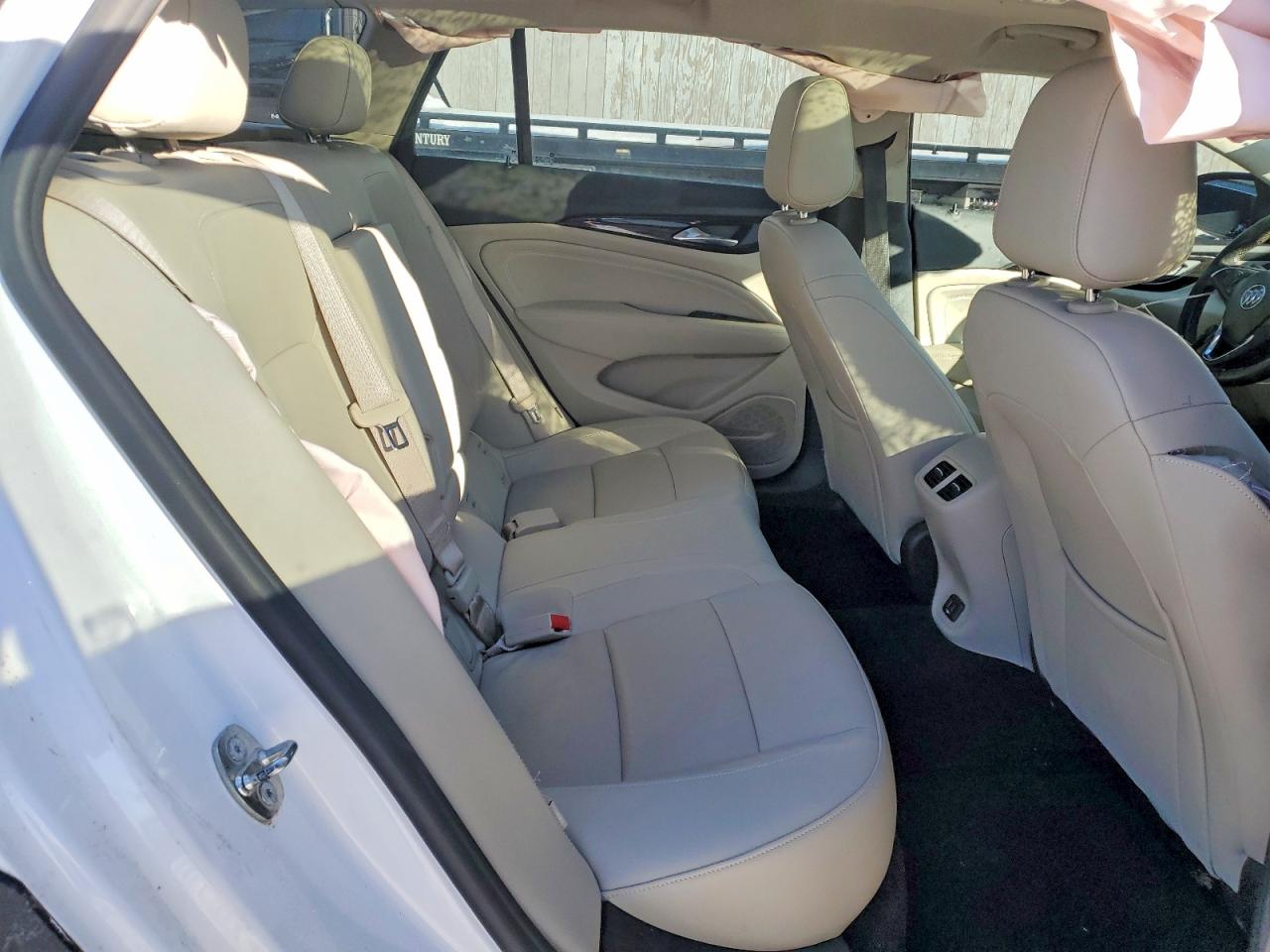 2018 Regal VIN W04GV8SX9J1155922 photo 11