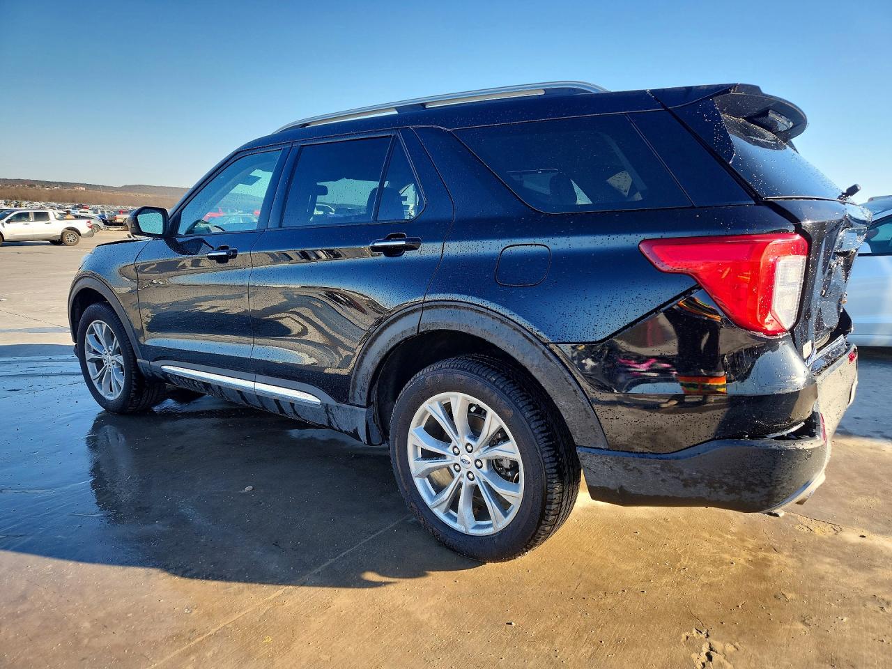 2023 Ford Explorer VIN 1FMSK8FH6PGA60098 photo 2