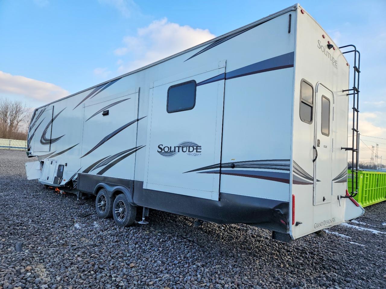 2023 GRAND Solitude VIN 573FS4228PAA13735 photo 3