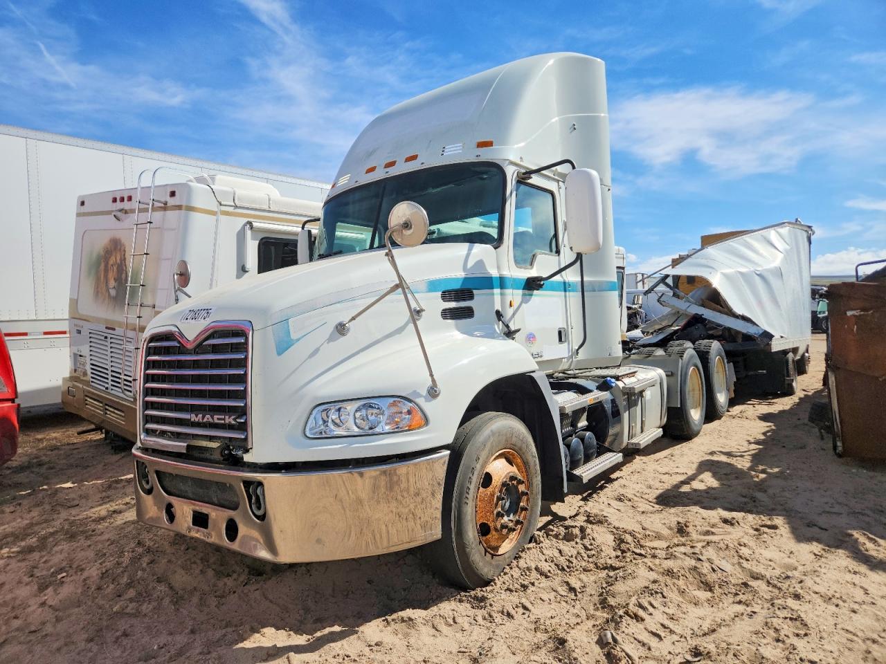 2014 MACK Cxu613 VIN 1M1AW02Y4EM041012 photo 2