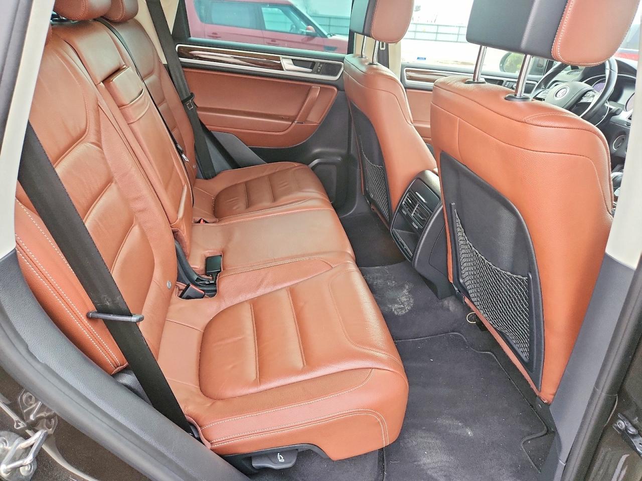 2015 Volkswagen Touareg VIN WVGEF9BP2FD006642 photo 10
