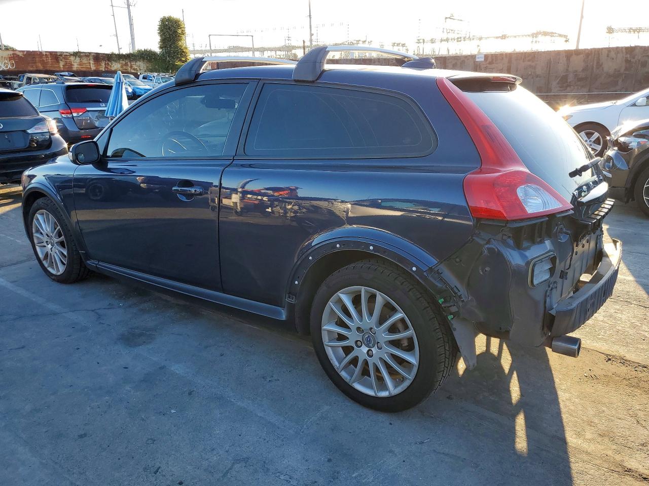2012 Volvo C30 VIN YV1672MK8C2269072 photo 2
