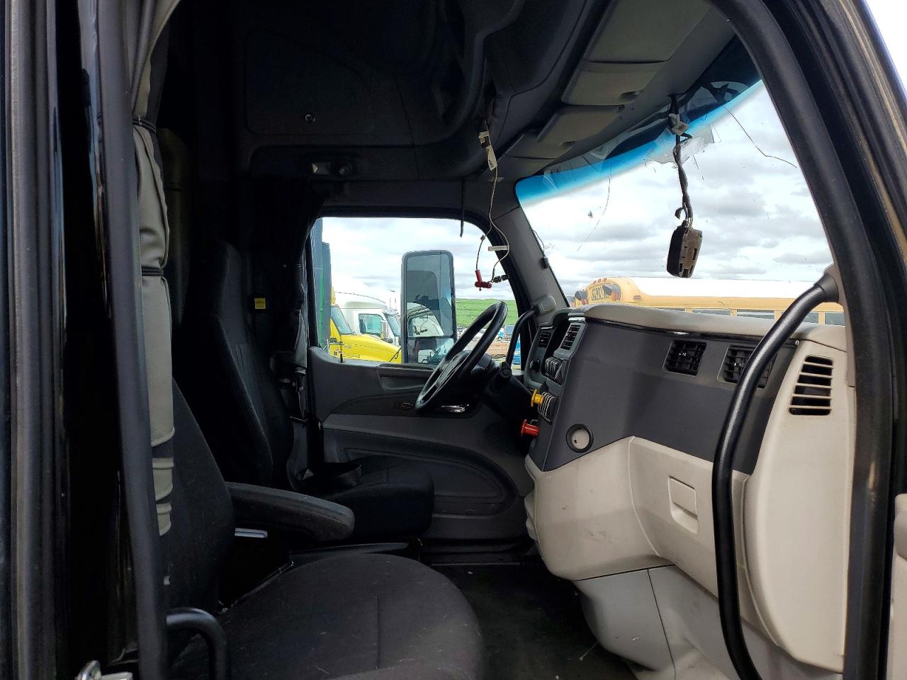 2020 PETERBILT All models VIN 1XPBD49X0LD610691 photo 5