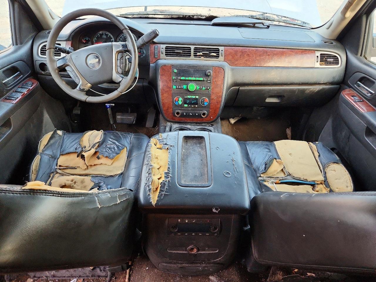 2011 Chevrolet Suburban VIN 1GNSCJE02BR331988 photo 8