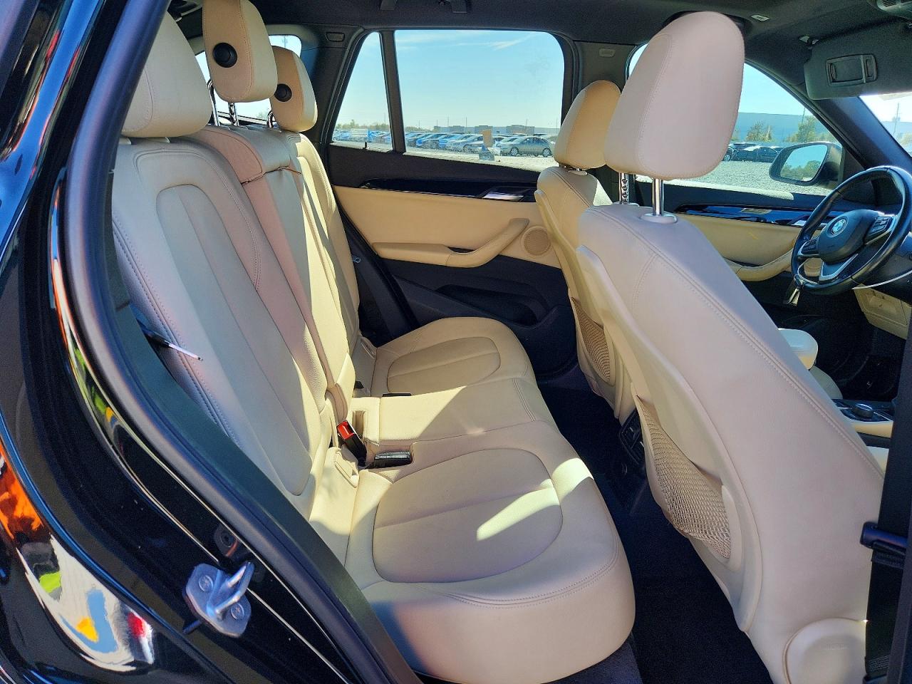 2017 BMW X1 VIN WBXHT3C37H5F87044 photo 11