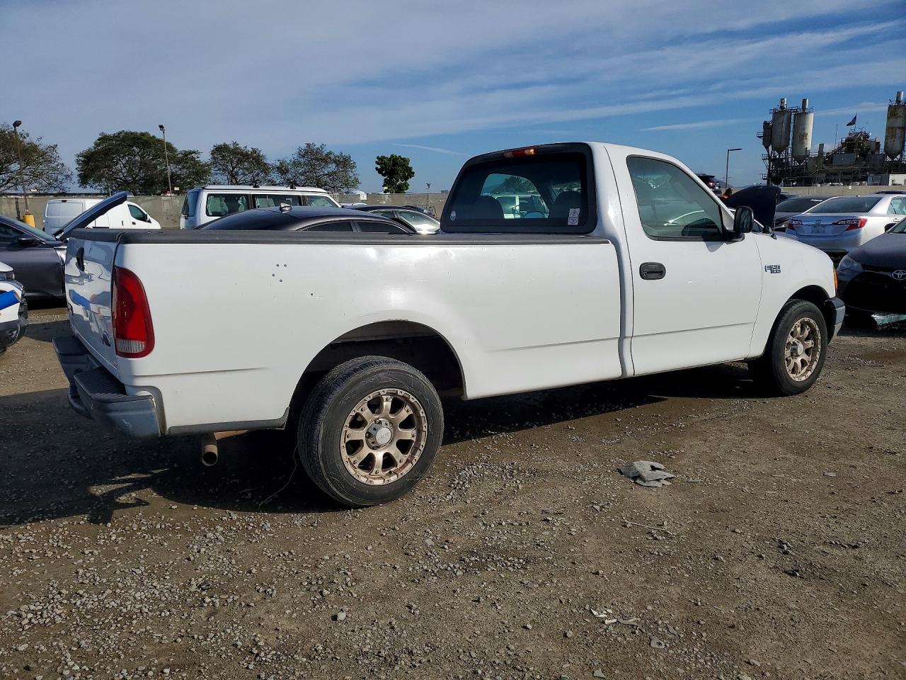 2004 Ford F150 VIN 2FTRF17224CA35995 photo 3