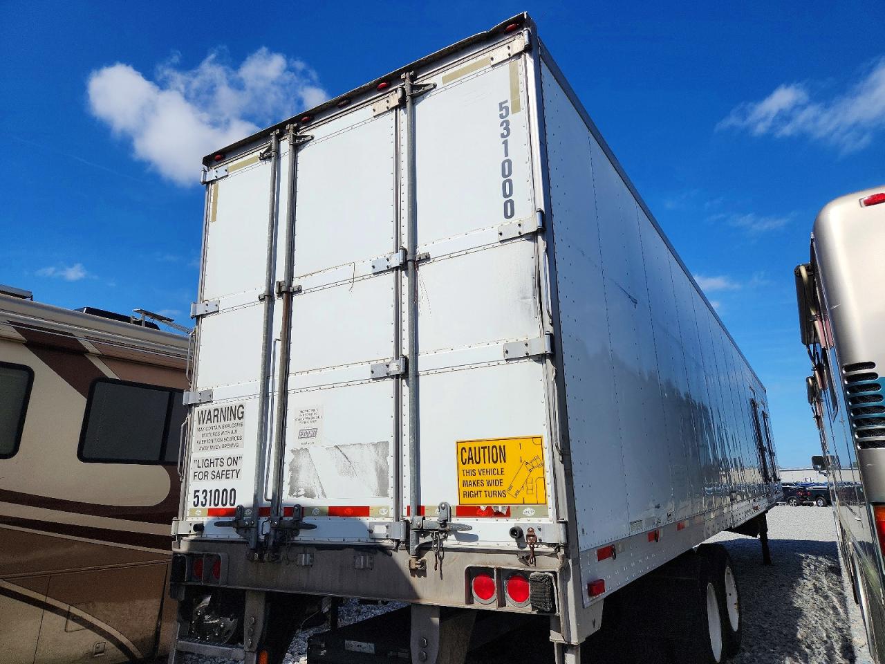 2023 UTILITY All models VIN 1UYVS2532DM630407 photo 4