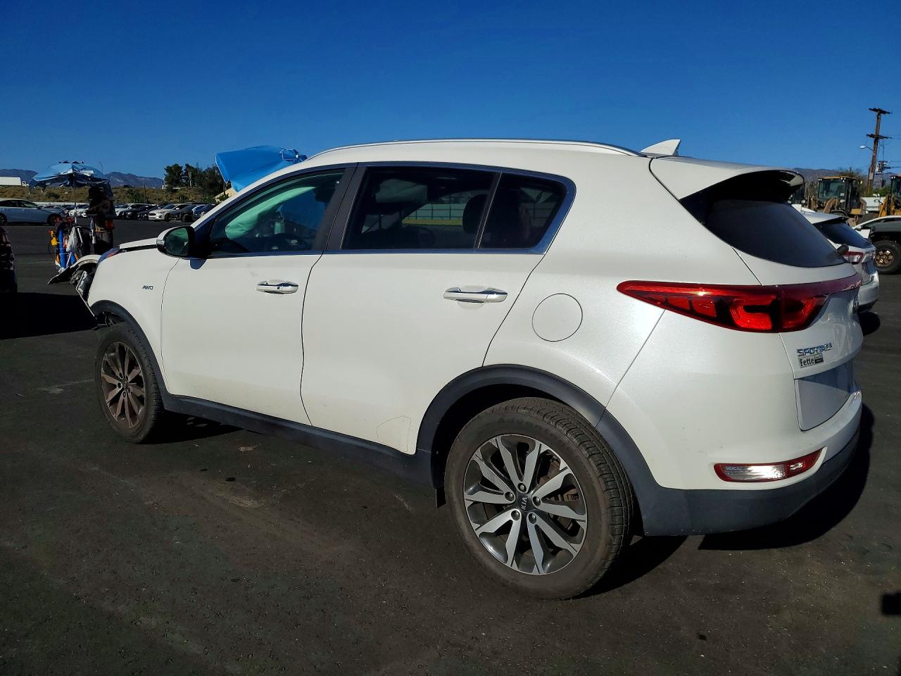 2018 Kia Sportage VIN KNDPNCAC1J7428663 photo 2