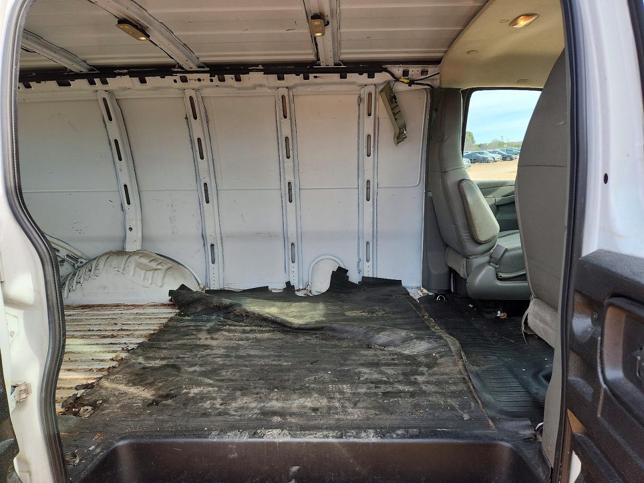 2017 CHEV Express VIN 1GCWGAFF5H1346431 photo 10