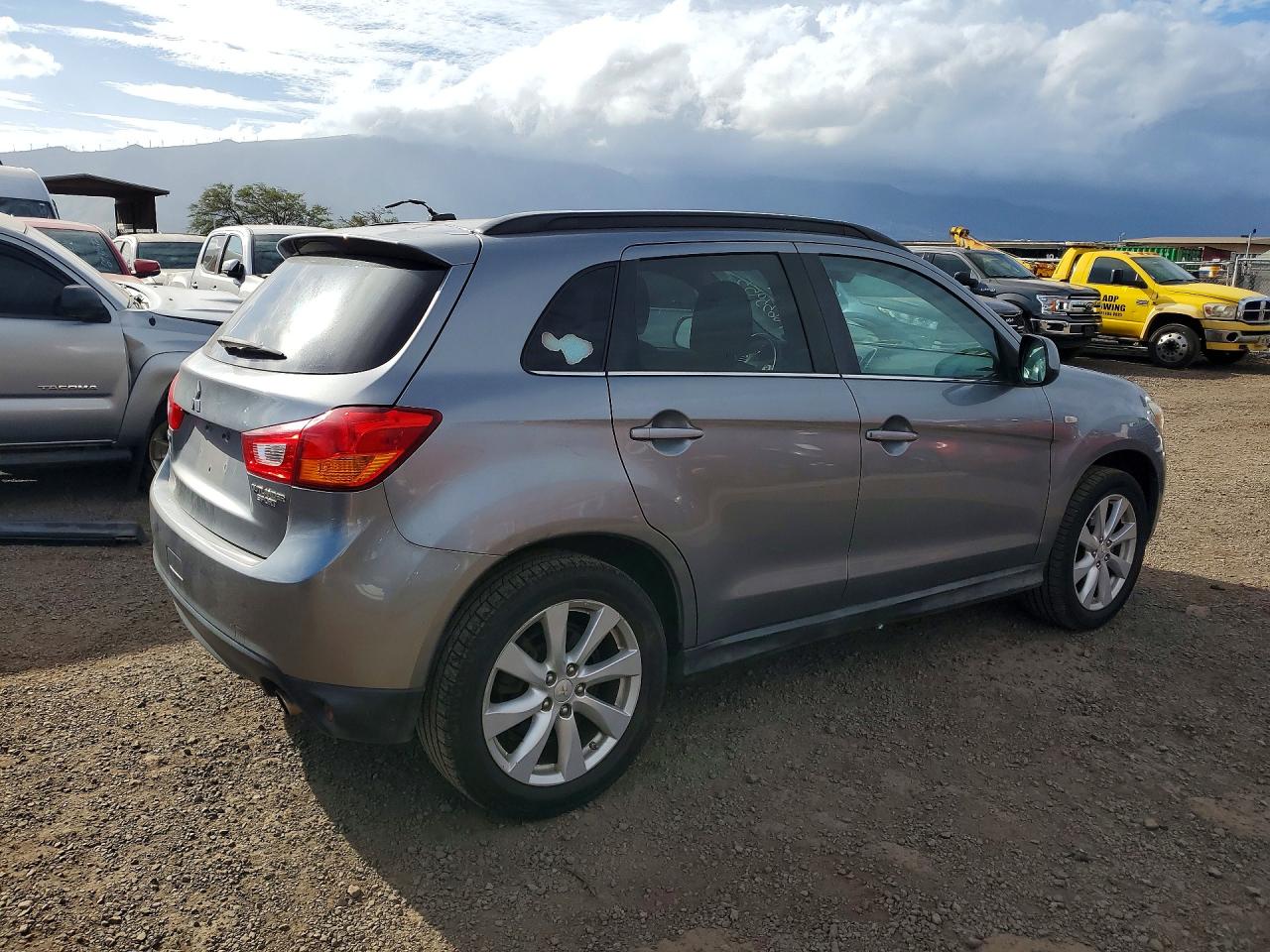 2014 MITSUBISHI Outlander VIN 4A4AR4AU8EE015822 photo 3