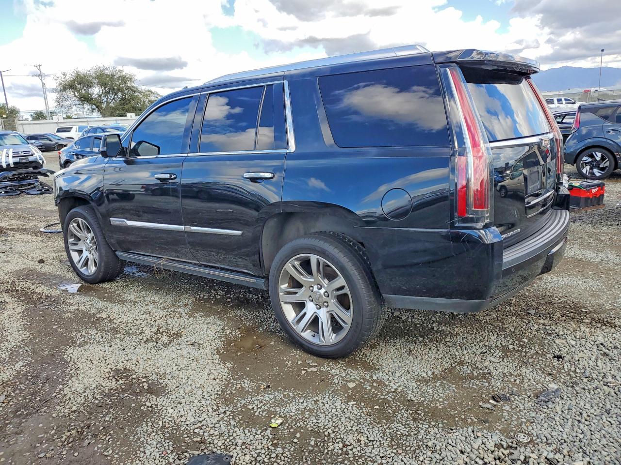 2016 Cadillac Escalade VIN 1GYS3CKJXGR390869 photo 2