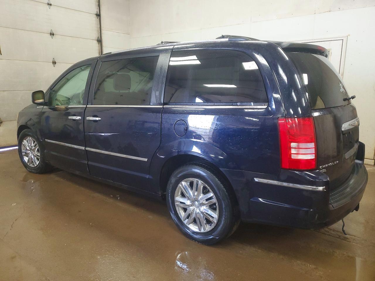 2010 Chrysler Minivan VIN 2A4RR7DX0AR381055 photo 2