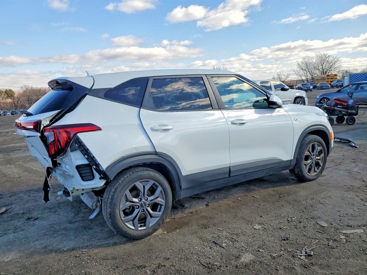 2024 Kia Seltos VIN KNDEPCAAXR7607750 photo 3