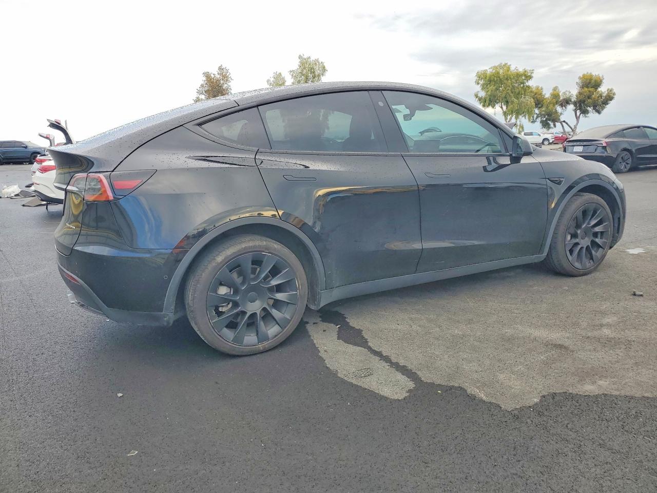 2022 Tesla Model y VIN 7SAYGDEE5NF506414 photo 3