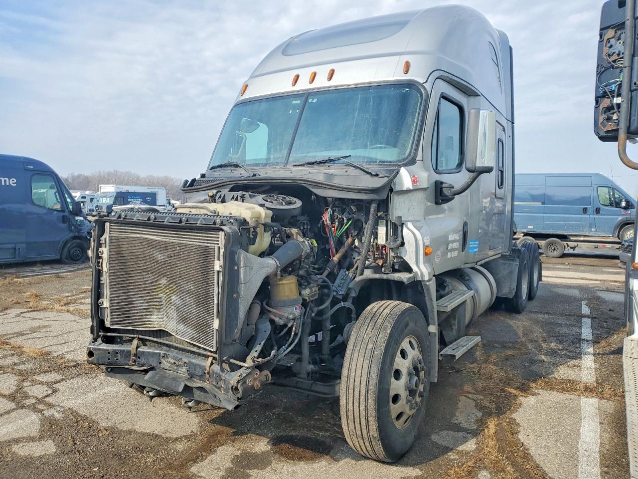 2018 FREIGHTLINER All other VIN 3AKJGLDR4JDJT8796 photo 2