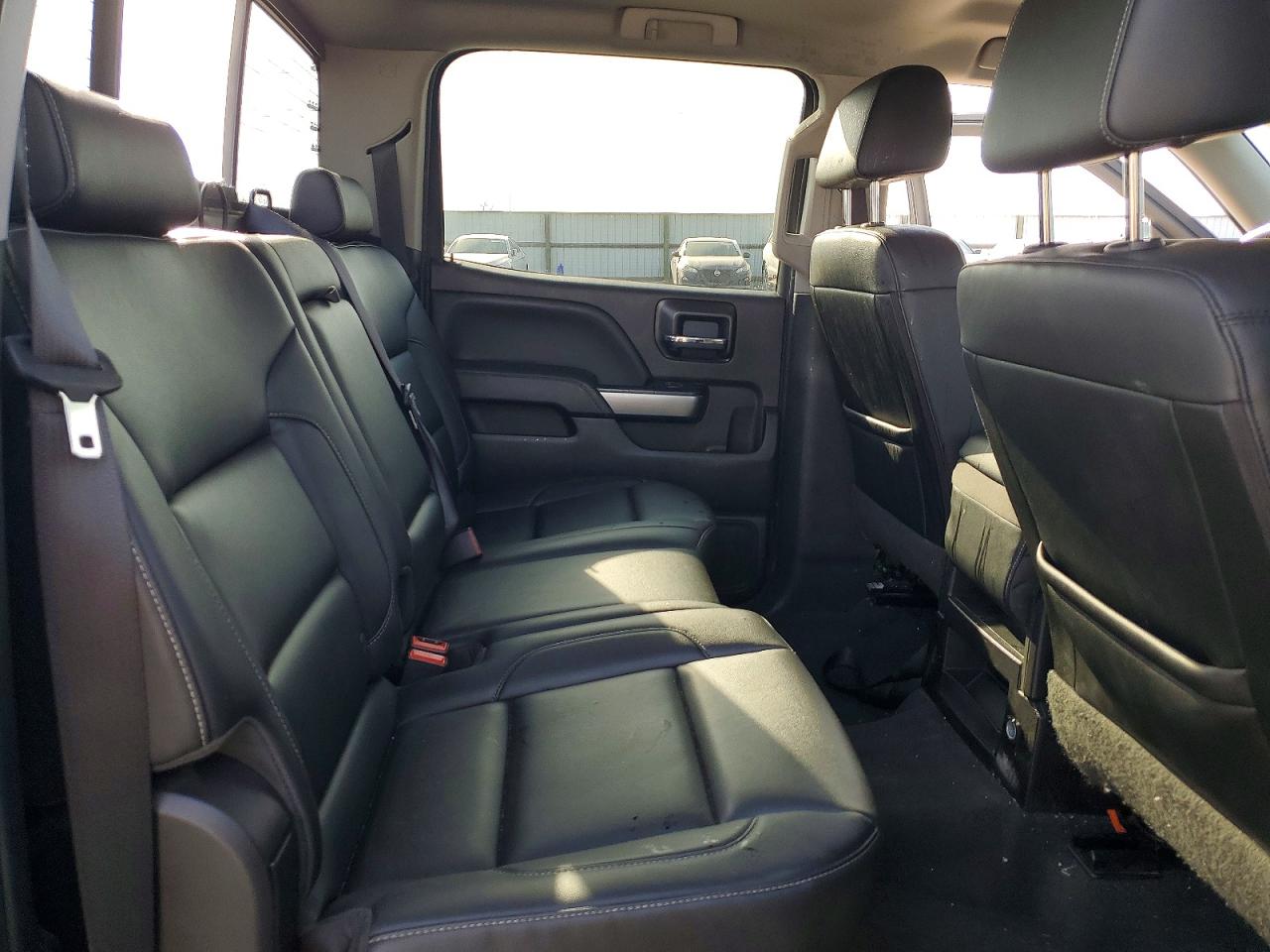 2018 Chev Silverado VIN 3GCUKREC5JG534322 photo 10