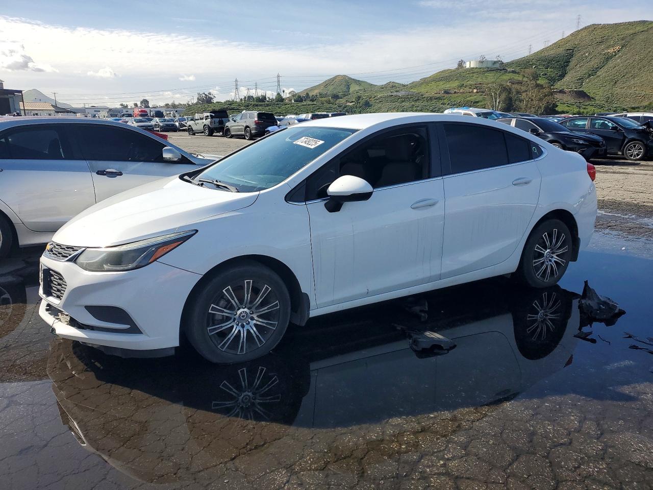 2017 Chevrolet Cruze VIN 3G1BE5SM4HS562326 photo 1