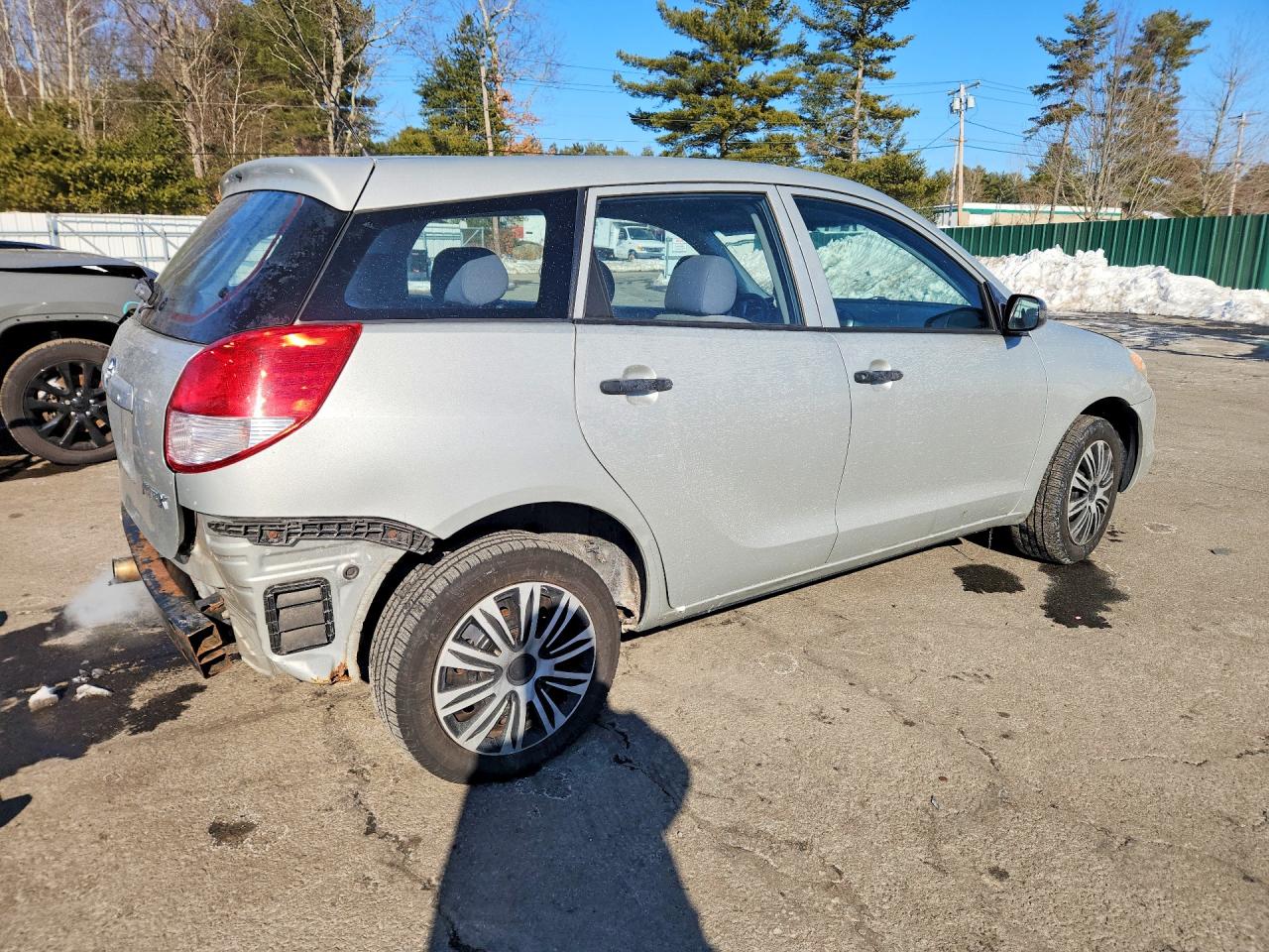 2004 Toyota Matrix VIN 2T1KR32E44C288237 photo 3