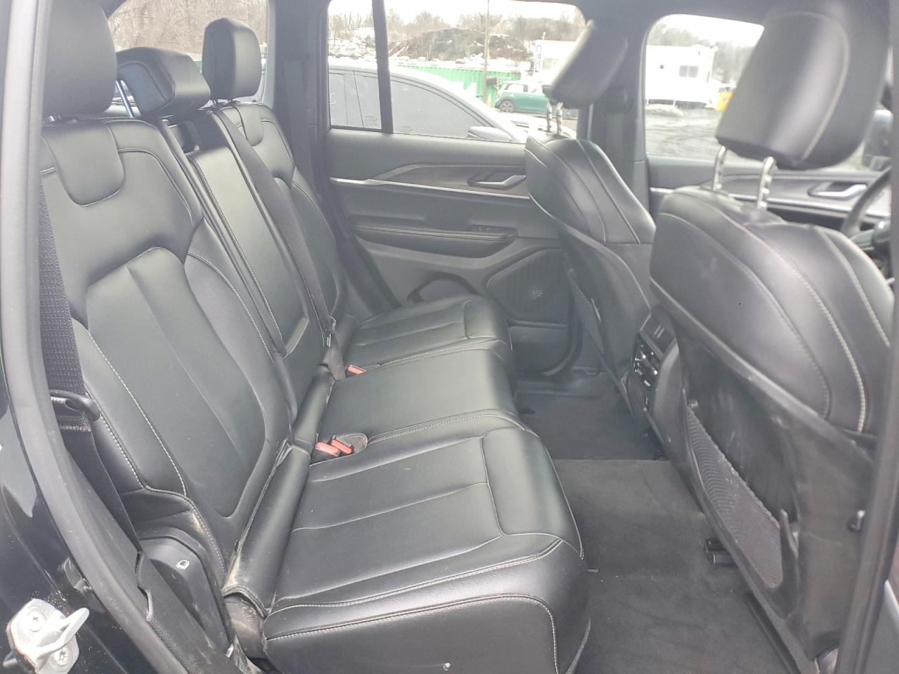 2025 Jeep Grand cher VIN 1C4RJHBG5SC272221 photo 11
