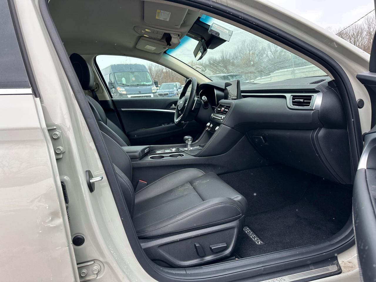 2025 Genesis G70 base VIN KMTG34SC9SU149489 photo 5