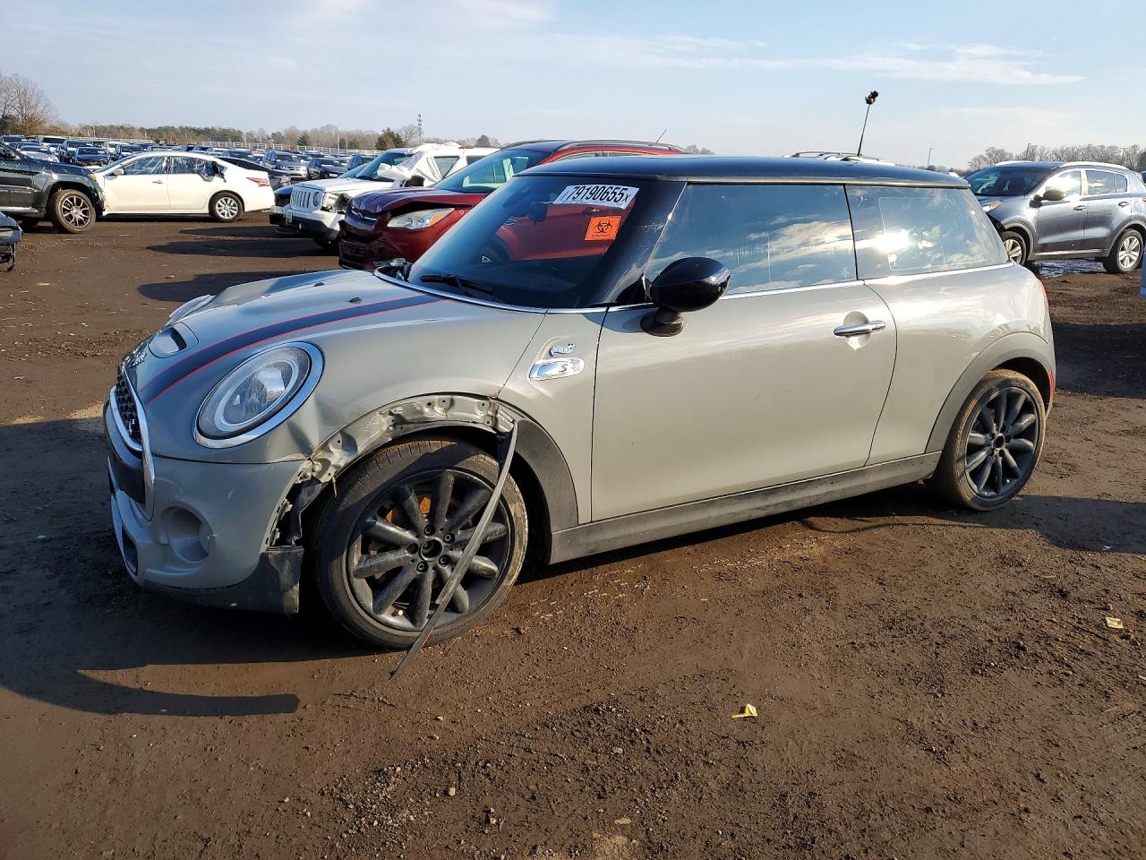 2021 MINI Cooper VIN WMWXR5C05M2N51562 photo 1