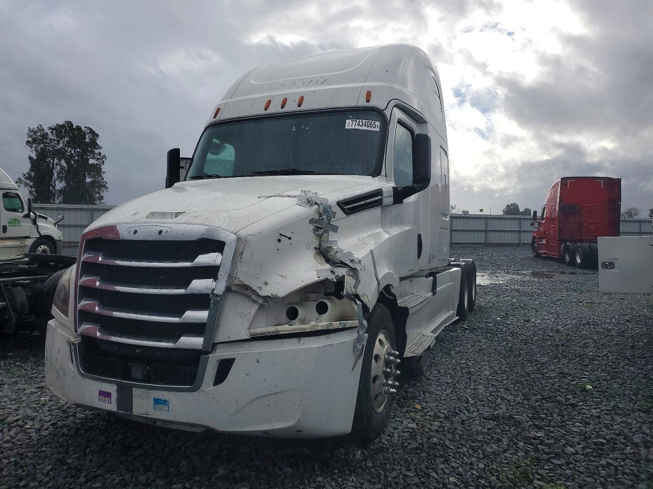 2019 FREIGHTLINER All other VIN 3AKJHHDR1KSJL4003 photo 2