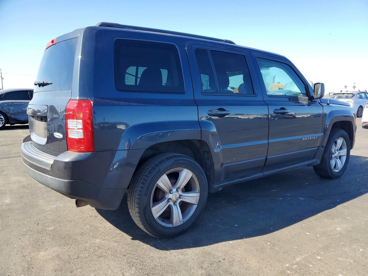 2015 Jeep Patriot VIN 1C4NJPFB6FD281033 photo 3