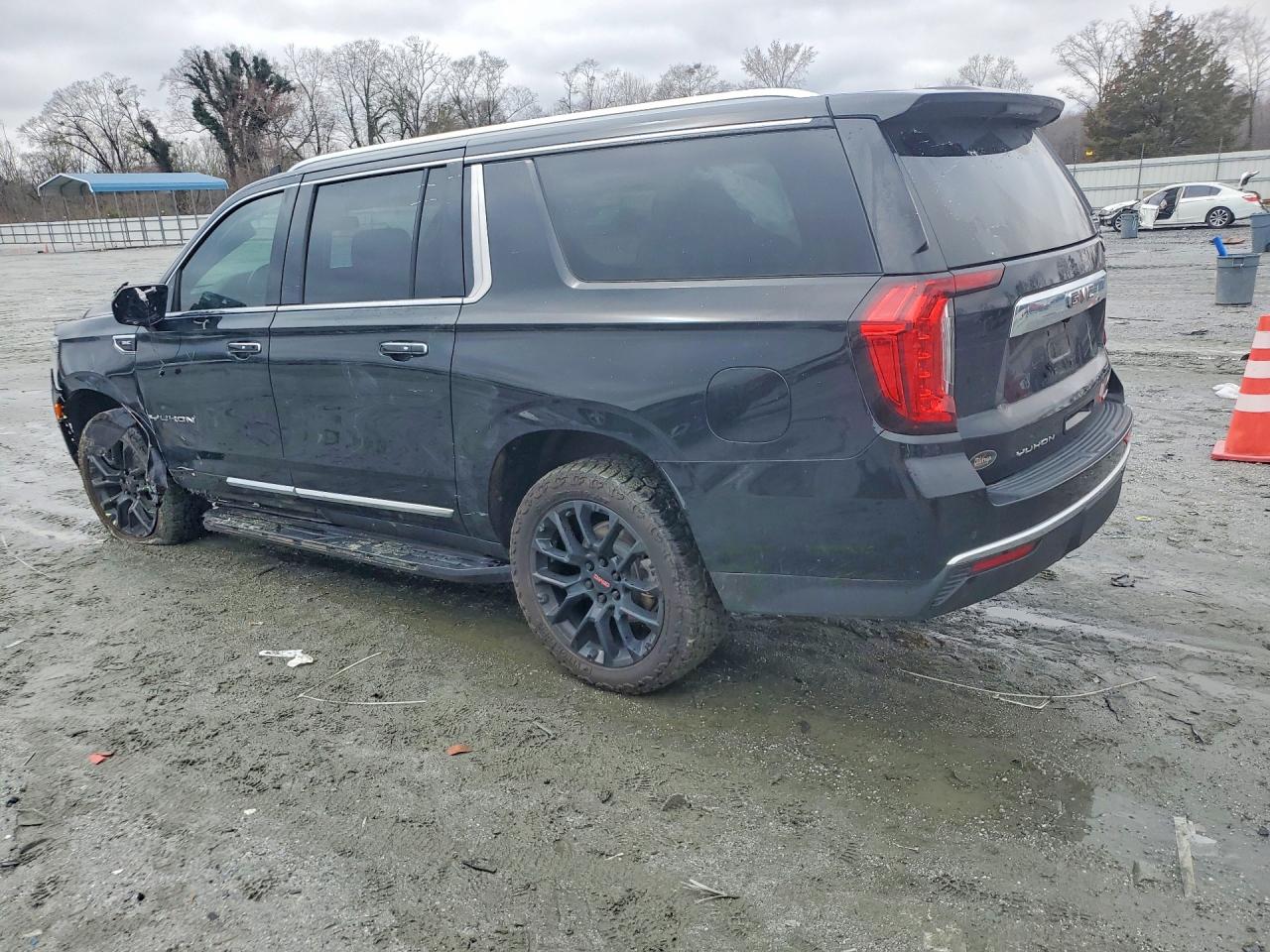 2023 GMC Yukon VIN 1GKS2GKD7PR136440 photo 2