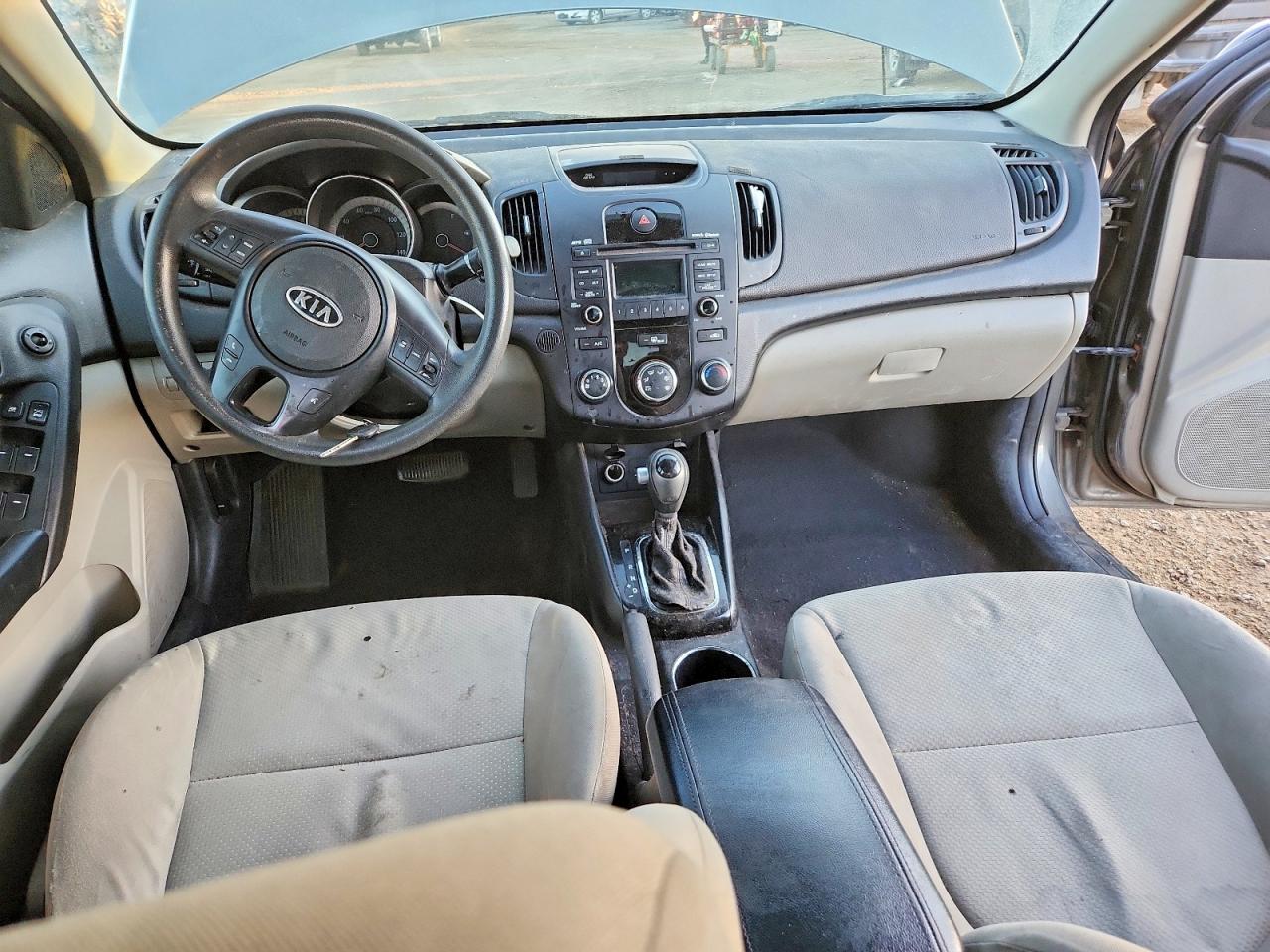 2011 Kia Forte VIN KNAFU4A21B5378689 photo 8