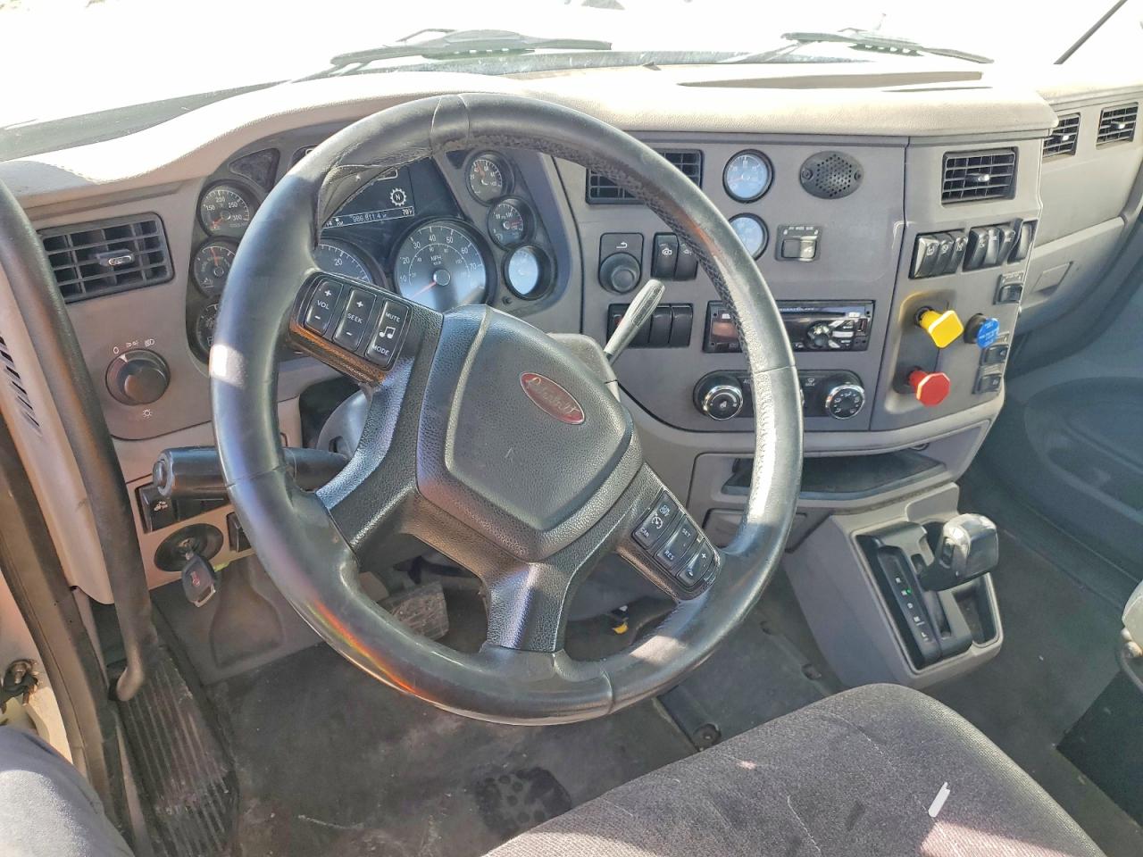 2017 PETERBILT All models VIN 1XPBA48X9HD428683 photo 5