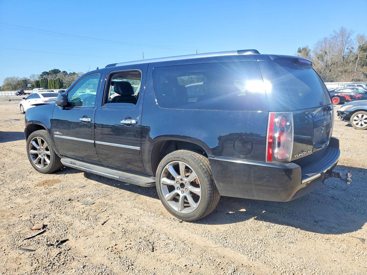 2014 GMC Yukon VIN 1GKS1MEF9ER243789 photo 2