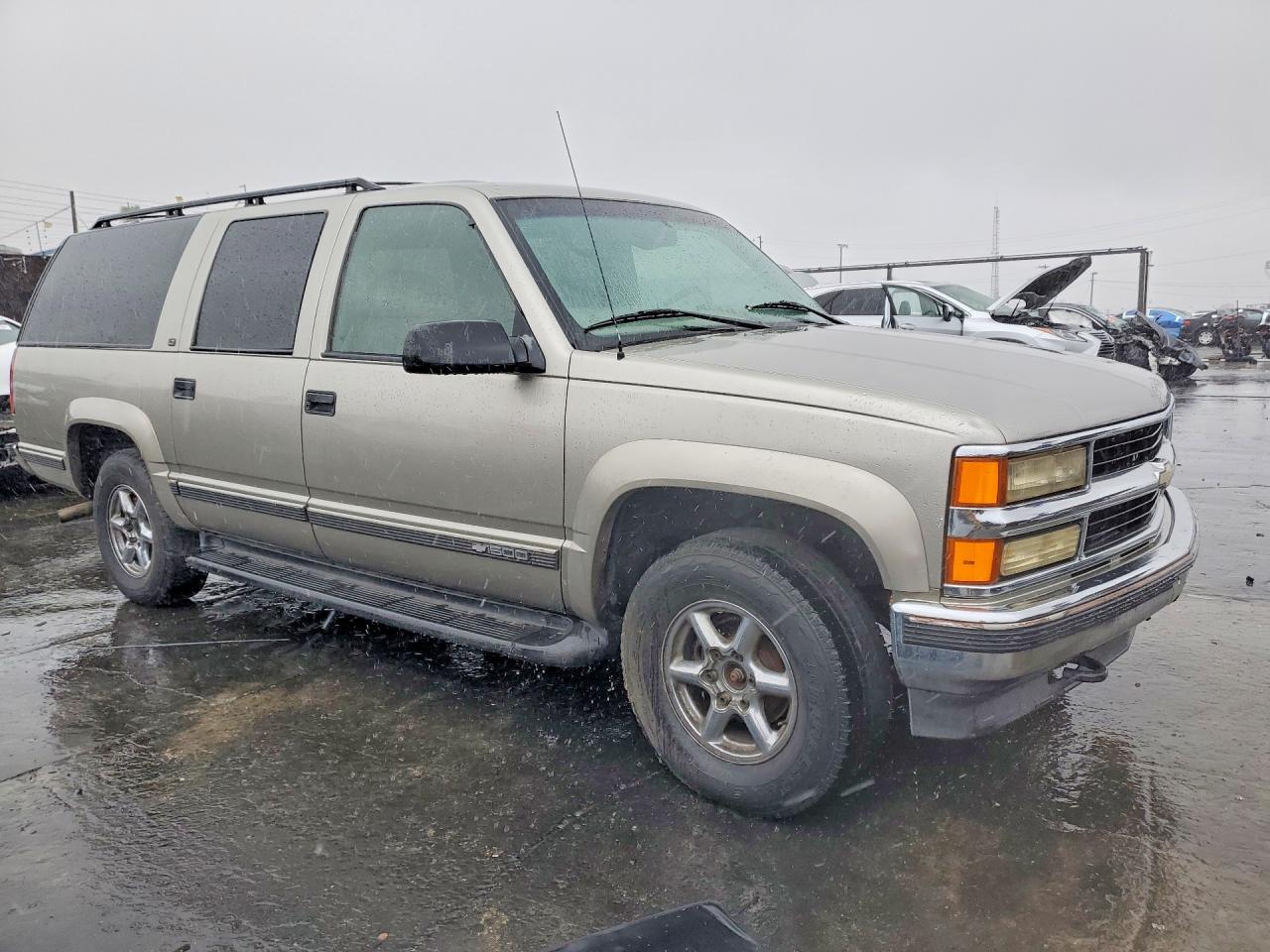 1999 CHEV Suburban VIN 3GNFK16R4XG215216 photo 4