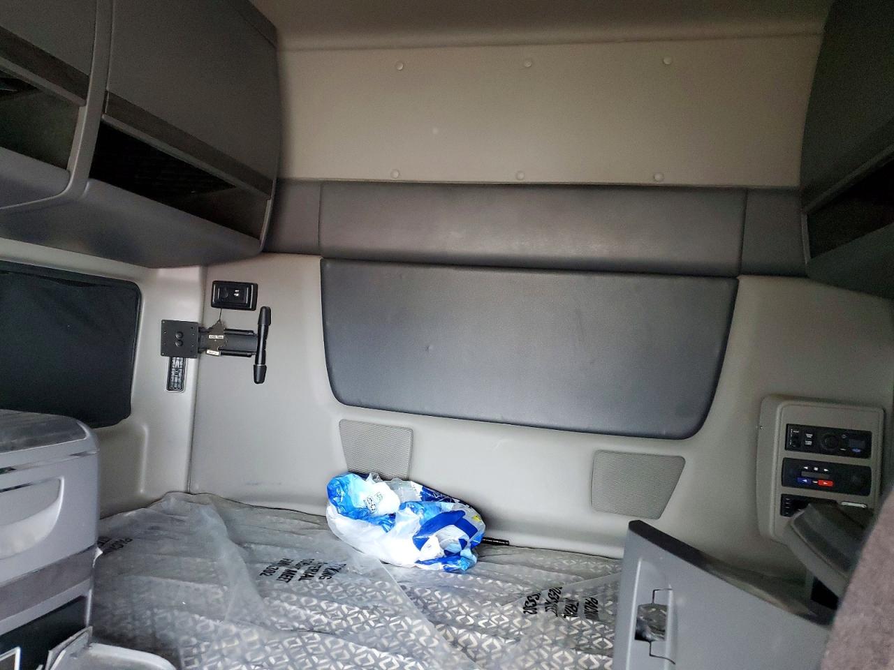 2025 International All models VIN 3HSDZAPR5SN542875 photo 6