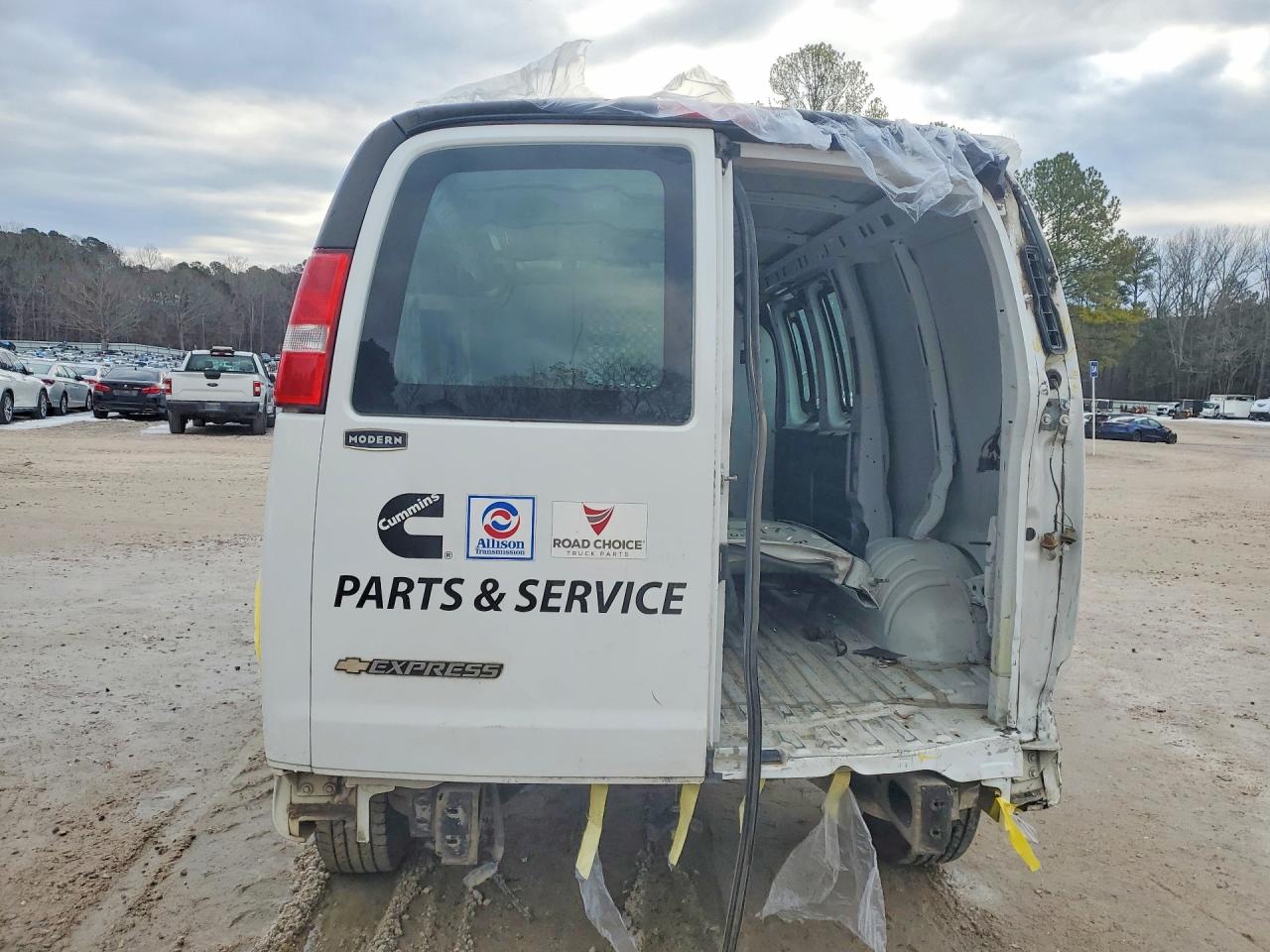 2021 Chevrolet Express VIN 1GCWGAFP2M1302258 photo 6