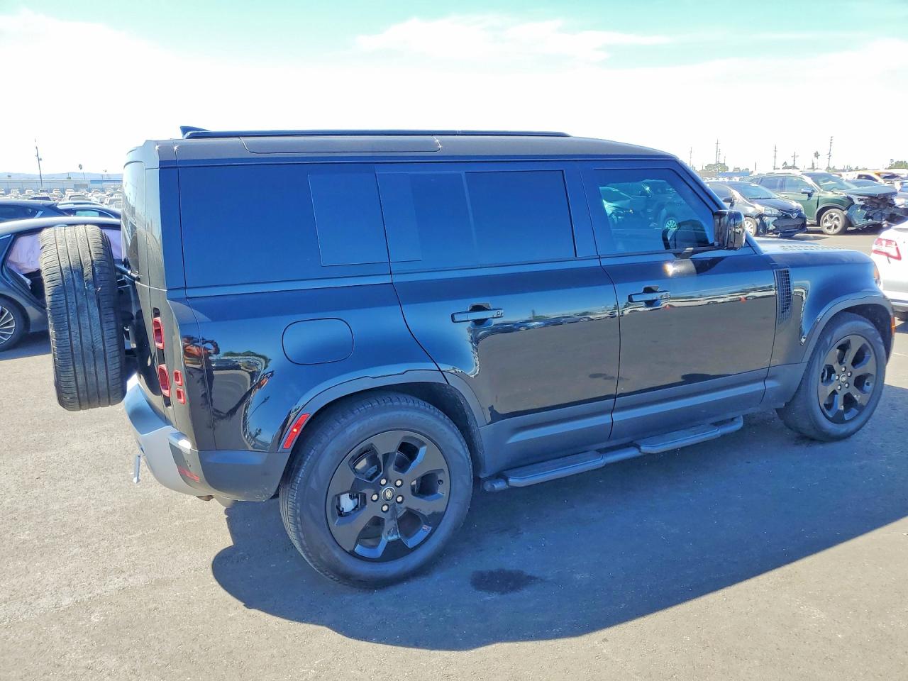 2025 Land Defender VIN SALEJ7EX3S2358808 photo 3