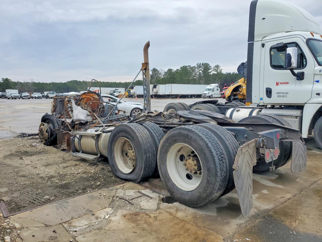 2013 FREIGHTLINER All other VIN 1FUJGEBG0DLFB8127 photo 3