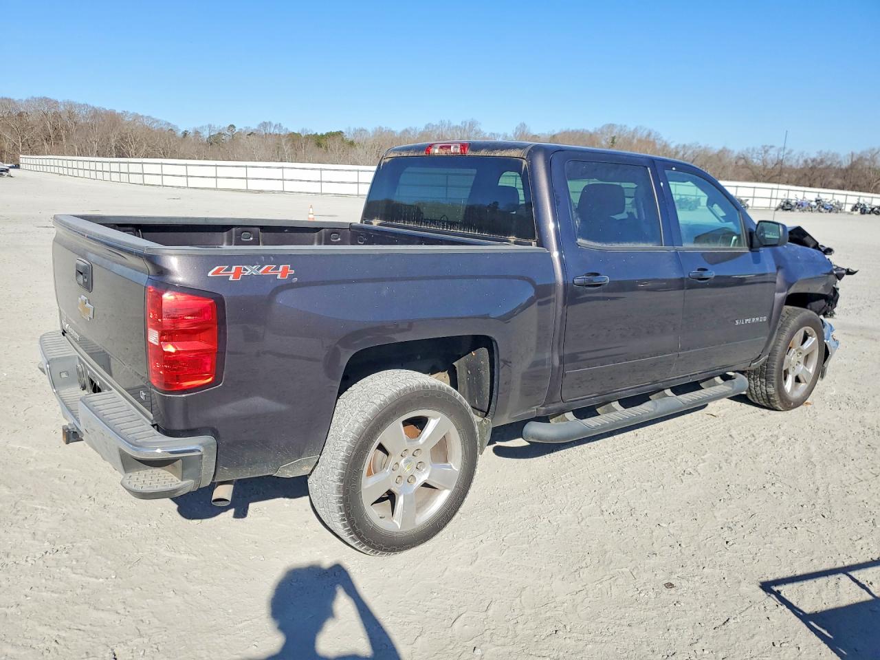 2015 Chevrolet All models VIN 3GCUKREC6FG200050 photo 3