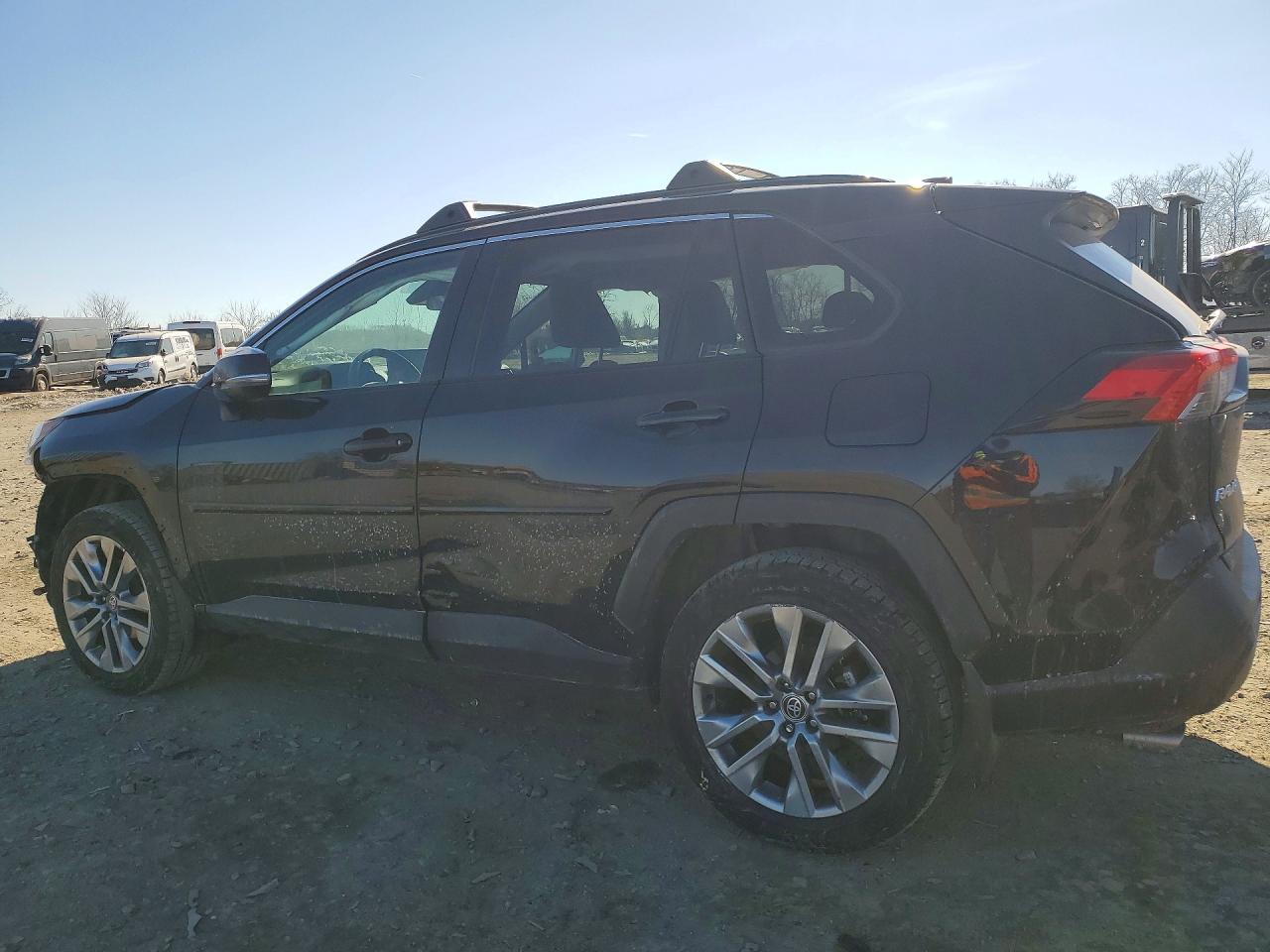 2023 Toyota Rav4 VIN 2T3A1RFV3PC344048 photo 2