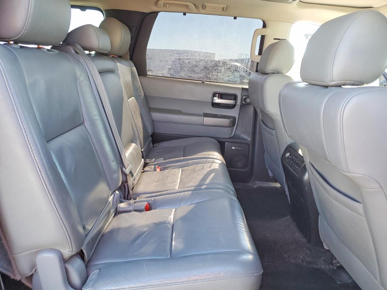 2013 Toyota Sequoia VIN 5TDKY5G17DS046344 photo 11