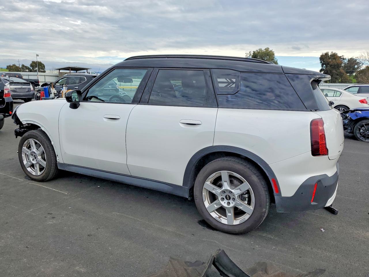 2025 Mini Cooper VIN WMZ53GA09S7R41803 photo 2