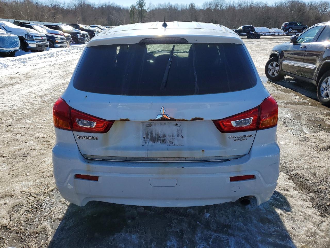 2011 Mitsubishi Outlander VIN JA4AR4AU5BZ005383 photo 6
