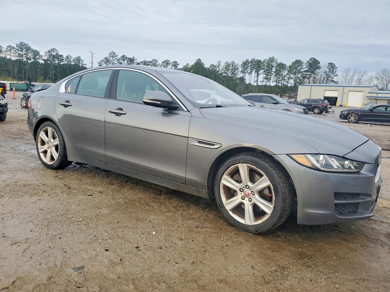 2017 Jaguar Xe VIN SAJAD4BG2HA961099 photo 4