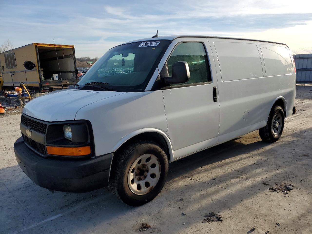 2014 Chevrolet Express VIN 1GCSGAFX3E1148496 photo 1