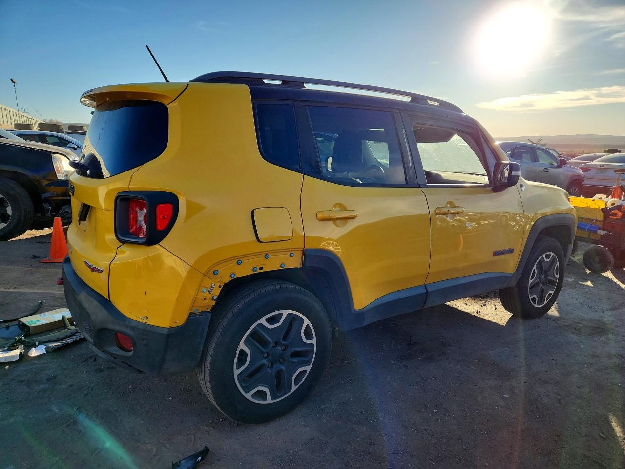 2015 Jeep Renegade VIN ZACCJBCT4FPC16125 photo 3