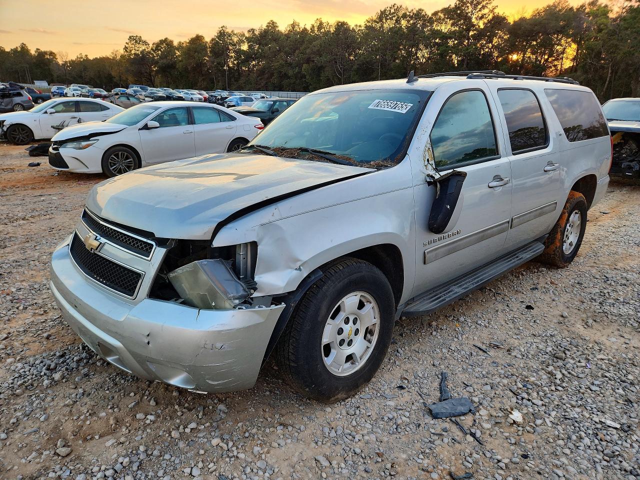 2011 Chevrolet Suburban VIN 1GNSCJE02BR331988 photo 1