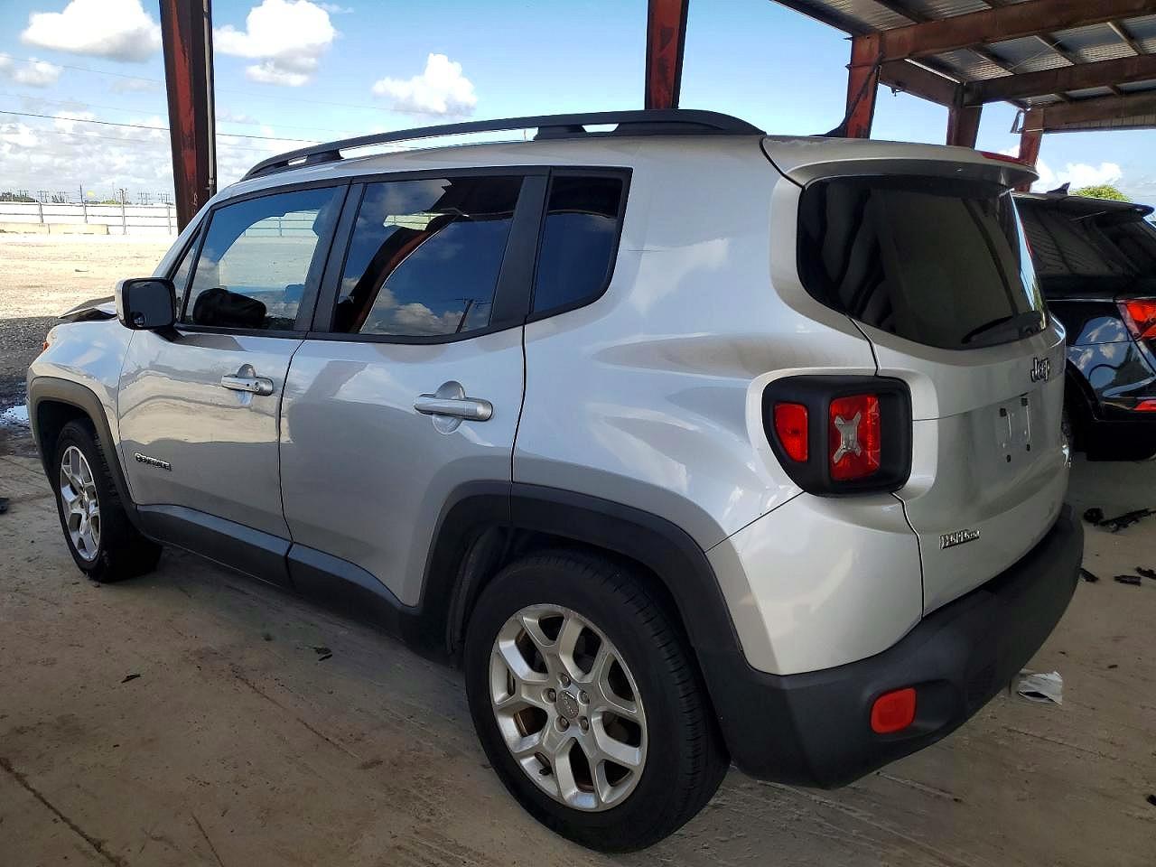 2017 Jeep Renegade VIN ZACCJABB3HPG37775 photo 2