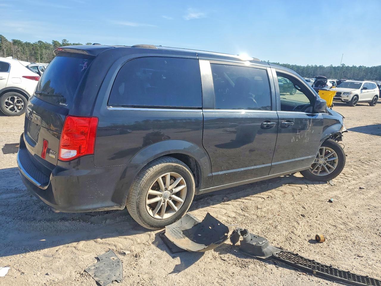 2018 Dodg Caravan VIN 2C4RDGCG1JR300229 photo 3