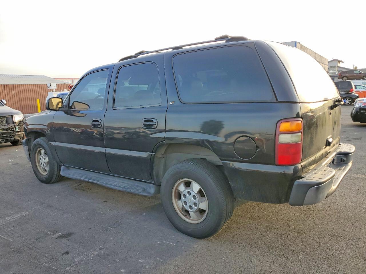 2002 Chev Tahoe VIN 1GNEC13T52R214593 photo 2